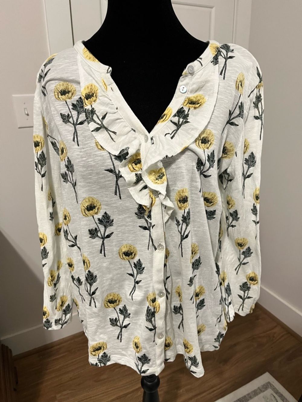 Lucky Brand Size Large Ruffle Button Front Top - White with Yellow Floral